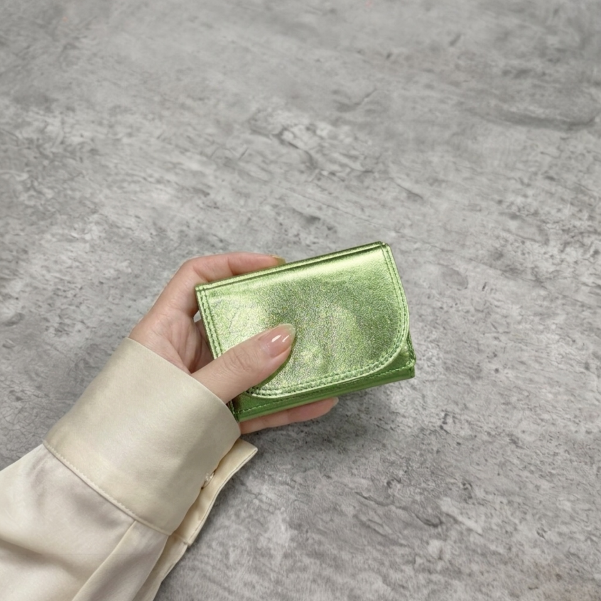 未使用品 BOTTEGAVENETA コンパクト財布 グリーン ラム 243 未使用品