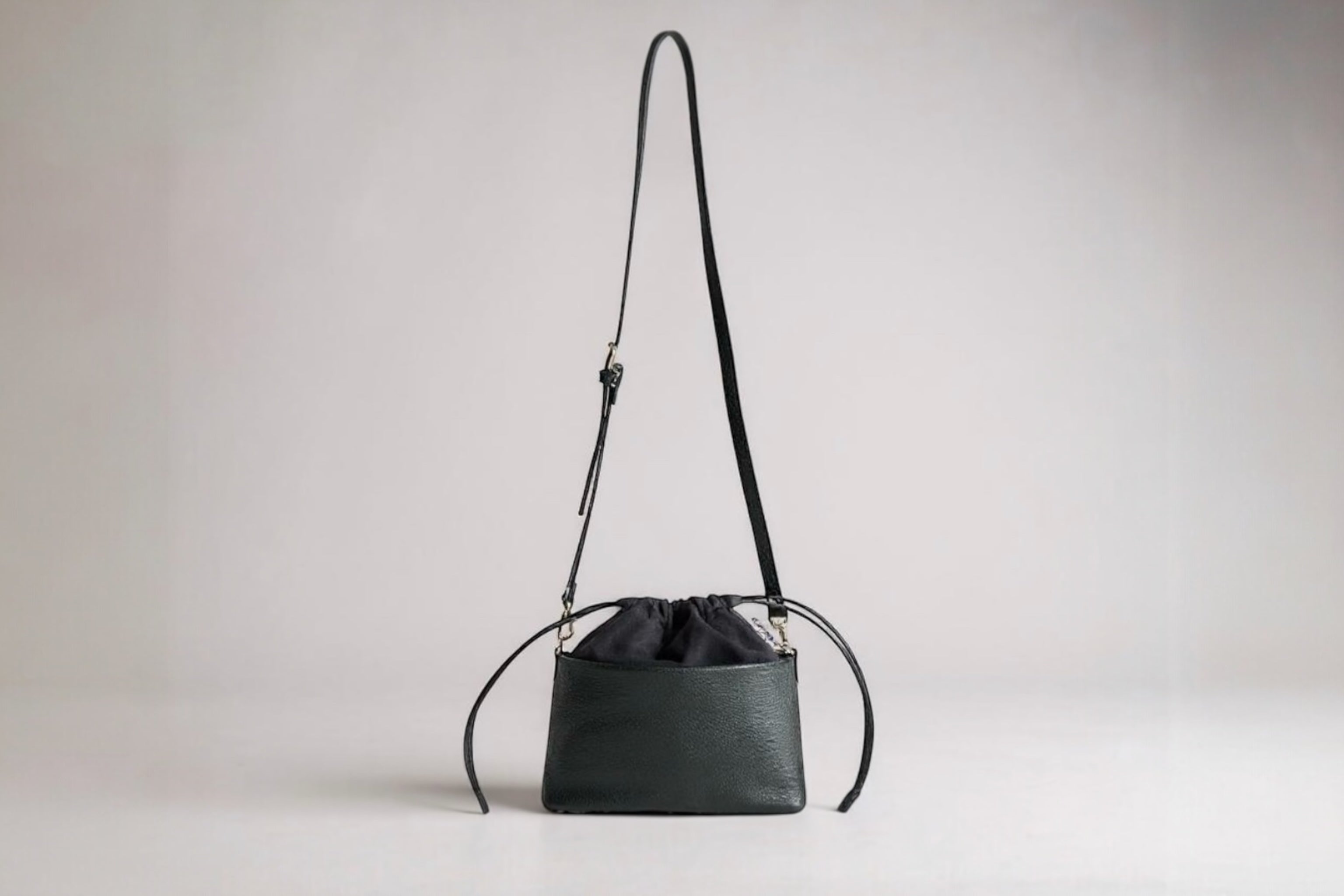 バッグ everyone nylon kinchaku pouch (BLACK) everyone nylon kinchaku pouch (BLACK) 黒
