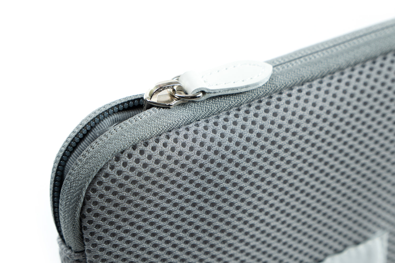 mesh pouch (front logo)